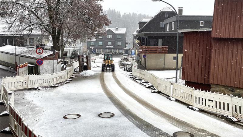 Bis zum Wintereinbruch Anfang Dezember wird auf der B27-Baustelle in Braunlage noch gearbeitet.