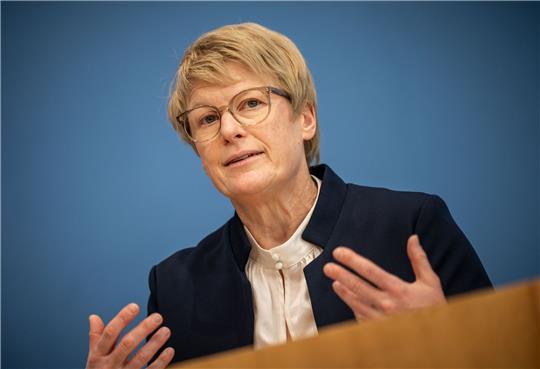 «Bis zum kommenden Winter muss es oberste Priorität haben, einen Puffer zu behalten», sagt die «Wirtschaftsweise» Veronika Grimm mit Blick auf steigenden Gasverbrauch.