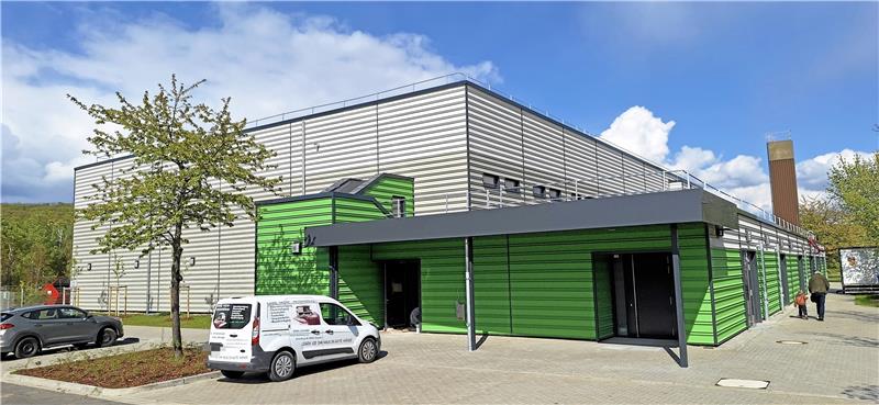 Vienenburger Sporthalle: Neuer Glanz nach fast vier Jahren Bauzeit Bis zur Einweihungsfeier am 2. Mai führen im Innern die Handwerker weiterhin das Regiment. Anschließend soll die neue Halle wieder für Schul- und Vereinssport zur Verfügung stehen. Foto: Hohaus