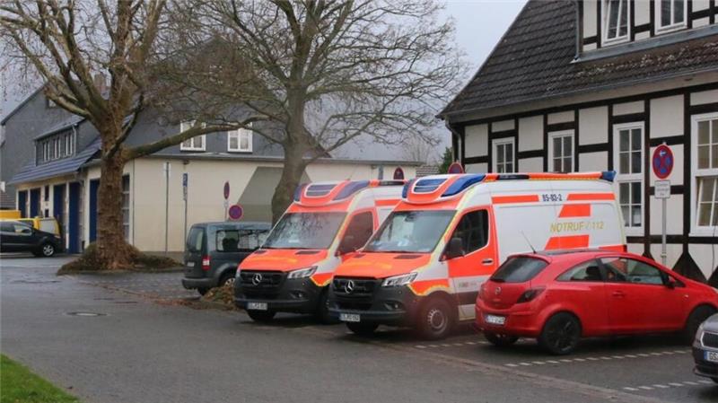 Bis zur Fertigstellung der Rettungswache werden die Fahrzeuge rund um die Uhr einsatzbereit auf der Straße stehen.