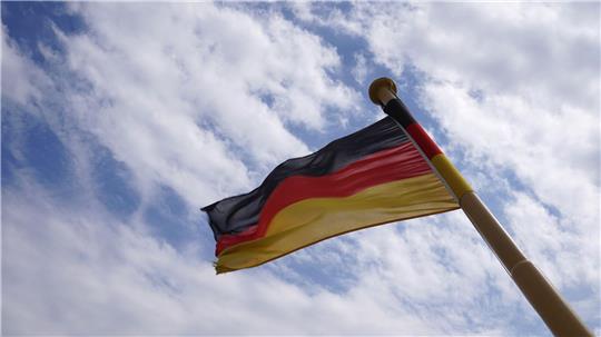 Bisher durften Deutsche mit Wohnsitz im Ausland auf Schiffen nicht die Bundesflagge hissen. (Symbolbild)