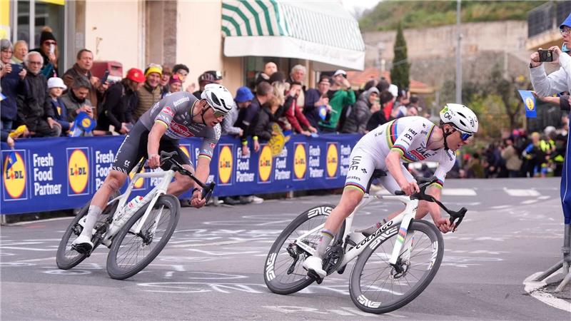 Pogačar vs. Van der Poel: Episches Duell der Heiligen Woche Bisher gewann van der Poel (l) zweimal in Flandern, Pogačar einmal weniger. (Archivbild)