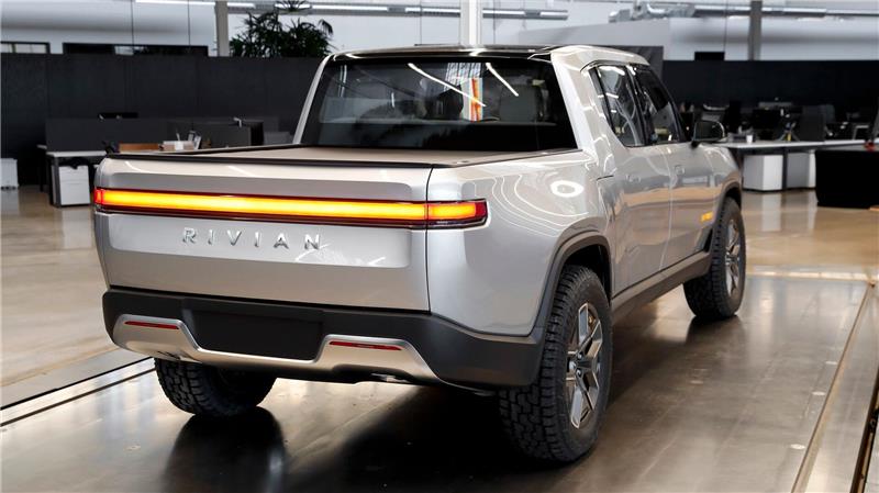 Bisher hat Rivian nur teure Modelle wie einen Elektro-Pickup im Angebot. (Archivbild)