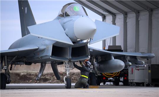 Bisher hat die Bundesregierung Eurofighter-Lieferungen wegen der Rolle Saudi-Arabiens im Jemen-Krieg und der Menschenrechtslage in dem Land abgelehnt.