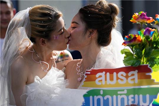 Bislang gab es in Thailand ein Lebenspartnerschaftsgesetz, das aber keine vollen gesetzlichen Eherechte beinhaltete.
