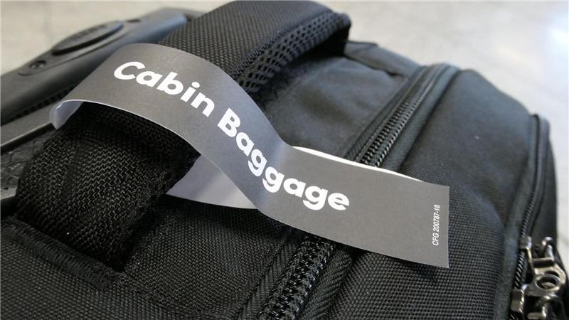 Fliegen mit mehr Flüssigkeit: EU erlaubt neue Gepäckregeln Bislang galt: Ausschließlich Behältnisse von maximal 100 ml in einem verschließbaren 1-Liter-Beutel sind im Handgepäck zulässig. (Archivbild)