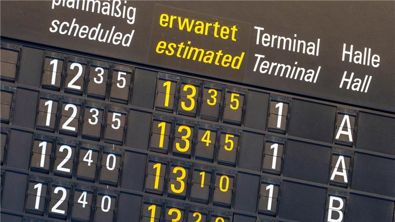 Luftfahrt-Lobby will längere Fristen für Entschädigungen Bislang müssen Airlines ihre Passagiere ab drei Stunden Verspätung finanziell entschädigen.