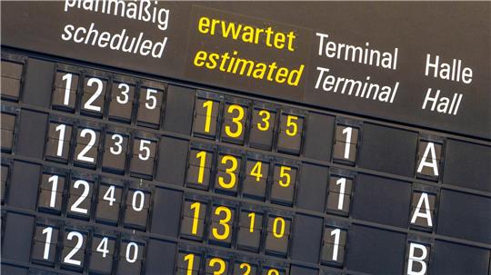 Bislang müssen Airlines ihre Passagiere ab drei Stunden Verspätung finanziell entschädigen. 