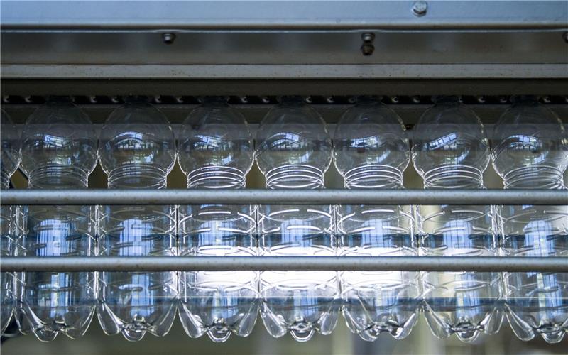 Studie: Deutsche zu oft der Chemikalie BPA ausgesetzt Bisphenol A ist eine synthetische Chemikalie, die beispielsweise in Plastikflaschen und Konservendosen verwendet wird, aber auch in Trinkwasserleitungen.