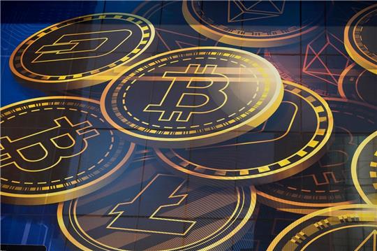 Bitcoins: Das Generieren der Kryptowährung  verbraucht einer Studie zufolge nicht nur immer mehr Strom, sondern belastet die Umwelt.