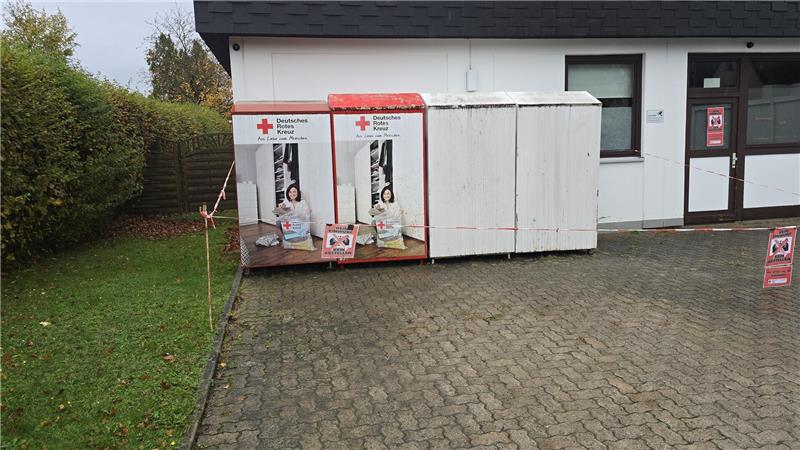 Das DRK zieht in Goslar Container von öffentlichen Plätzen ab Bitte nichts einwerfen: Altkleidercontainer auf dem DRK-Gelände des Kreisverbandes Osterode-Goslar in der Sösestadt. An diesem Mittwoch werden die Container in Oker, am Media-Markt und in der Alten Heerstraße in Goslar zum letzten Mal geleert.