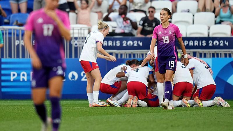DFB-Frauen hoffen auf Bronze und Party in Paris Bittere Niederlage gegen die USA: Felicitas Rauch und die DFB-Frauen