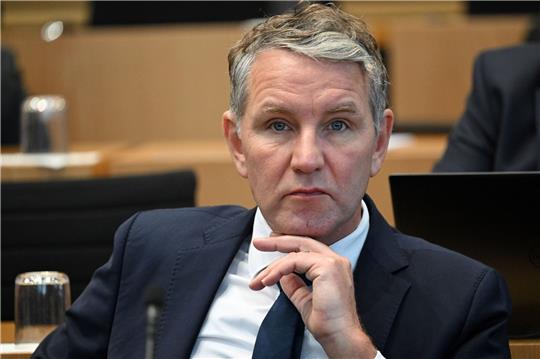 Björn Höcke soll im Dezember in Gera bei einer Versammlung den Spruch «Alles für Deutschland» verwendet haben, die verbotene Losung der Sturmabteilung (SA), der paramilitärischen Kampforganisation der NSDAP.