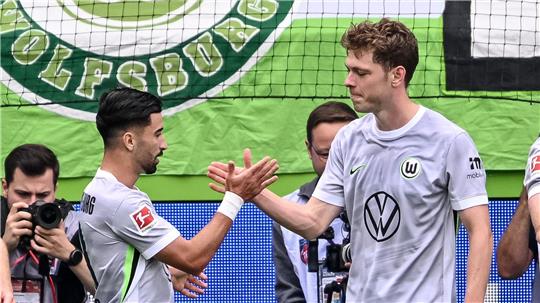 Bleibt er oder geht er? Wolfsburg-Stürmer Mohammed Amoura (l).