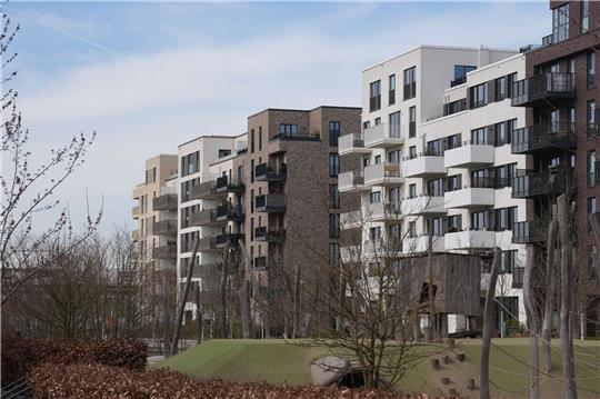 Blick auf Balkone von Wohnhäusern in der Mitte Altona.