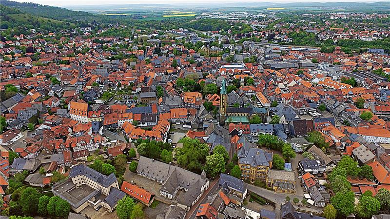 Das Foto zeigt eine Luftaufnahme der Goslarer Altstadt.