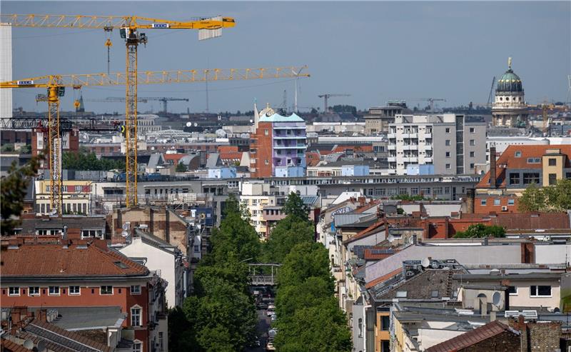 Neue Studie: Vorteile von Immobilienkauf stark gesunken Blick auf Wohnhäuser im Berliner Bezirk Kreuzberg.