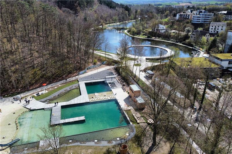 Freibad, Blumen, Gartentrends - Landesgartenschau eröffnet Blick auf das Gelände der Landesgartenschau mit dem Sole-Naturbad.