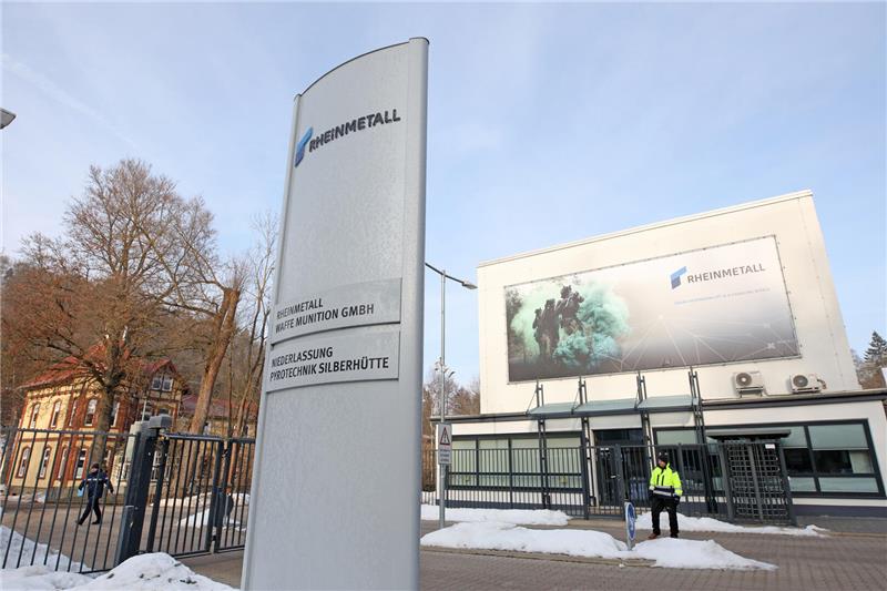 Blick auf ein Betriebsgelände.