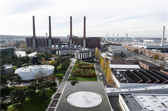 Blick auf das Werksgelände von Volkswagen in Wolfsburg.