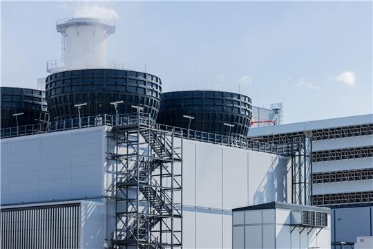 Blick auf das neue Gas- und Dampfturbinenkraftwerk (GuD) von Steag und Siemens neben dem Steinkohlekraftwerk Hern.