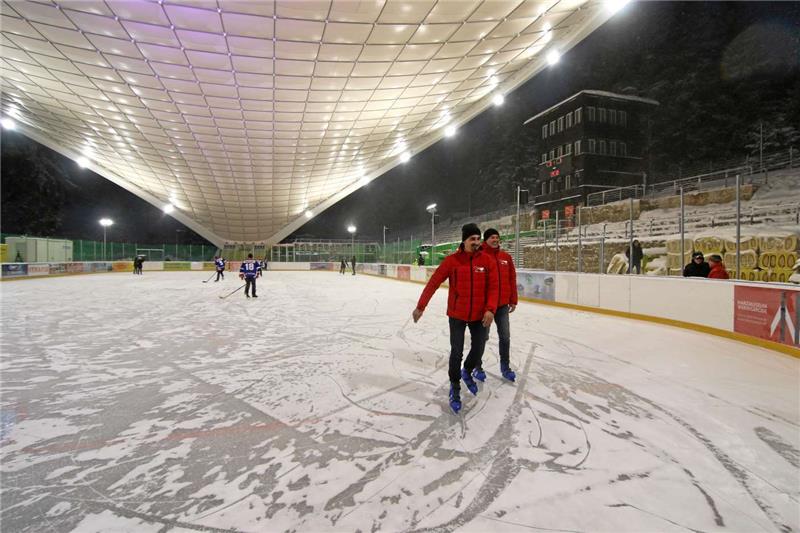 Blick auf das umgebaute Eisstadion in Schierke. Das Stadion wird an diesem Freitag feierlich eröffnet.  Foto: Bein