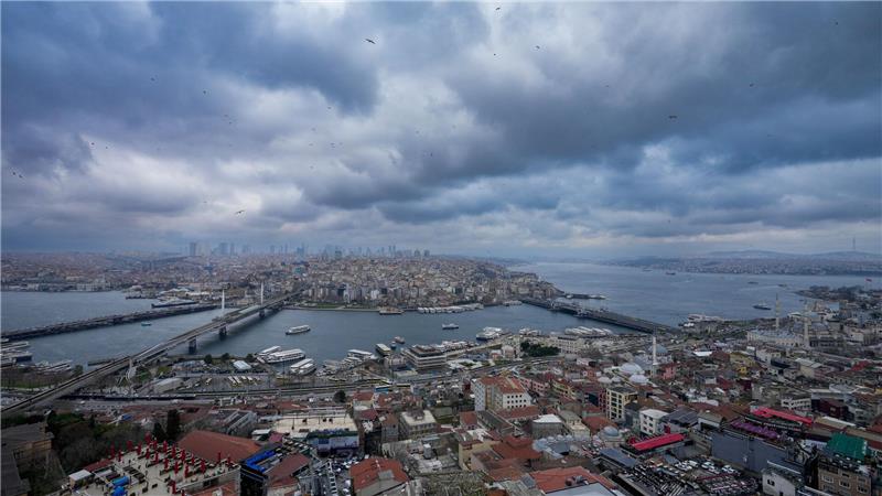 Istanbul in Angst - Sorge vor weiteren Beben Blick auf das von schweren Beben heimgesuchte Istanbul.