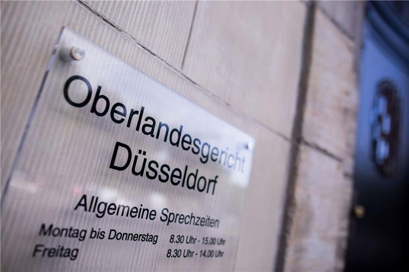 Blick auf den Eingang zum Oberlandesgericht.