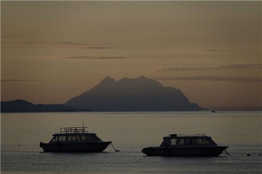 Blick auf den Illimani-Berg am Titicacasee.