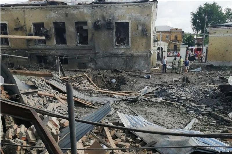 Moskau: Kiew für Raketenangriff in Russland verantwortlich Blick auf den Ort der Explosion in Taganrog. Am Freitagnachmittag hatten russische Behörden den Einschlag in der Nähe eines Cafés im Zentrum der südrussischen Großstadt gemeldet.
