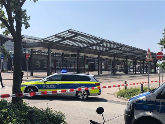 Blick auf den Peiner Bahnhof nach der Attacke. Foto: dpa