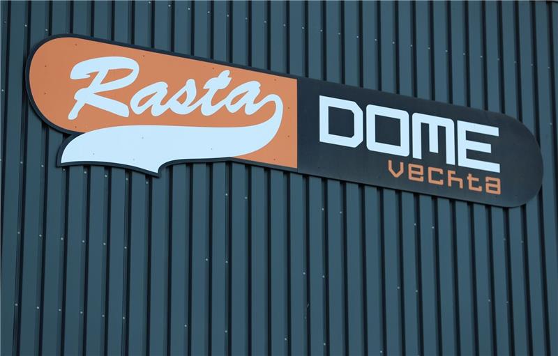 Rasta Vechta steigt in die Bundesliga auf Blick auf den Rasta Dome von außen.