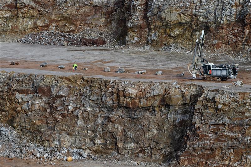 Blick auf den Steinbruch Lichtenstein im niedersächsischen Teil des Südharzes. Foto: Swen Pförtner/dpa