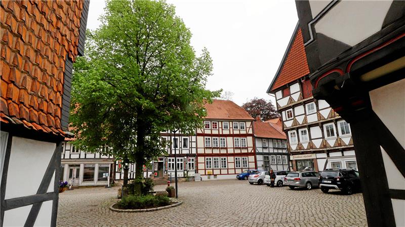 Marktplatz einer Fachwerkstadt.