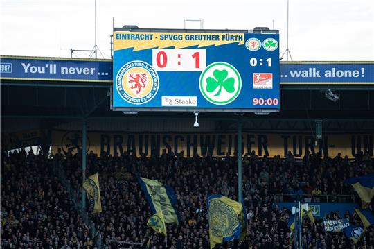 Blick auf die Anzeigetafel mit dem Endergebnis 0:1.