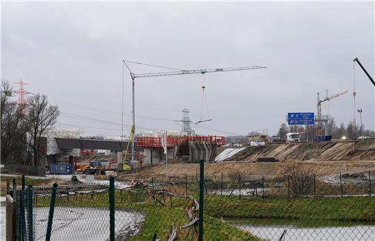 Blick auf die Baustelle an der Autobahn A7 in Höhe Moorburg und der Anschlussstelle Heimfeld.
