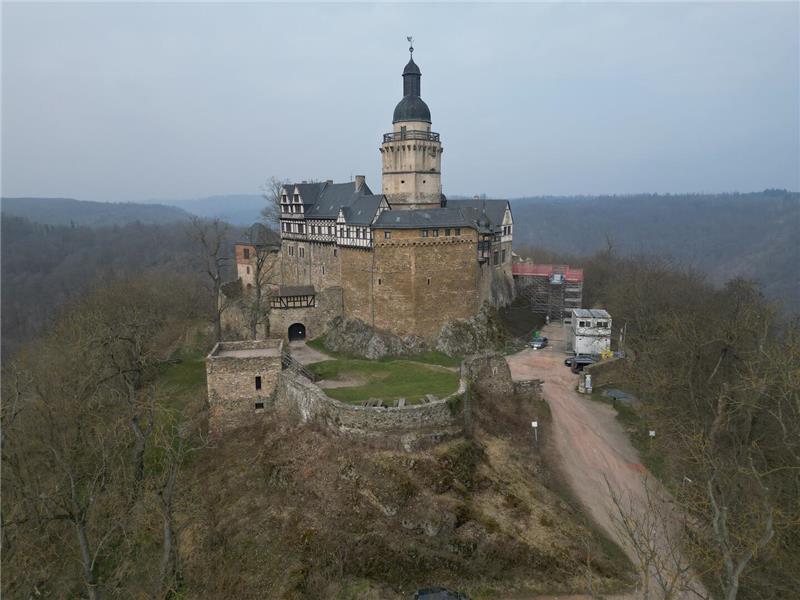 Bund und Land wollen in den kommenden Jahren viel Geld investieren Blick auf die Burg Falkenstein, die mittelalterliche Anlage ist für einige Monate geschlossen. Es sollen die Vorbereitungen für die anschließenden Sanierungsarbeiten im Rahmen eines Sonderinvestitionsprogramms von Bund und Land beginnen.