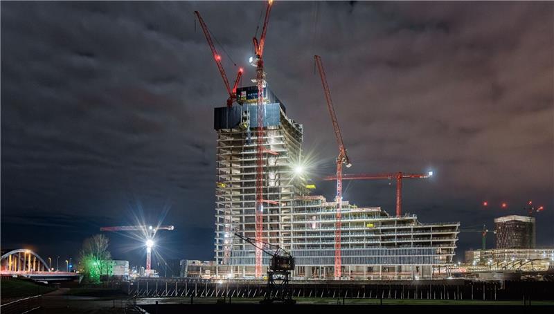 Milliardär Kühne erwägt Einstieg bei Elbtower-Projekt Blick auf die Elbtower Baustelle. Der Wolkenkratzer soll das dritthöchste Hochhaus Deutschlands werden.
