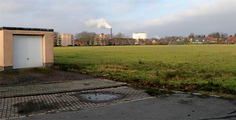 Schladen bekommt neues Baugebiet mit 56 Grundstücken Blick auf die Fläche, auf der das Baugebiet Harzblick entsteht: Zur Straße „Am Badeteich“ gibt es bereits einen Anschluss ans Verkehrsnetz.