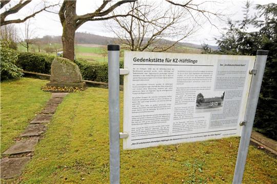 Blick auf die Gedenkstätte für die auf dem Räumungstransport des KZ Mittelbau-Dora gestorbenen 23 Häftlinge. Als die Amerikaner im April 1945 Münchehof befreiten, fanden sie den gestrandeten Zug und darin die Leichen.  Fotos: Gereke