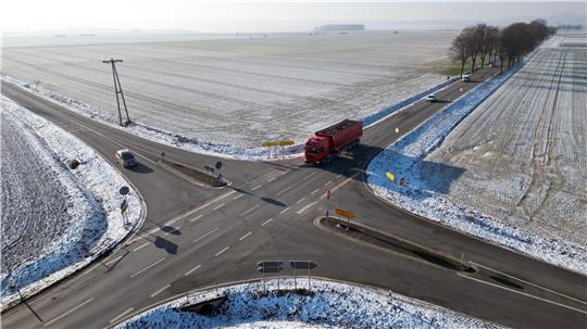 Blick auf die Gielder Kreuzung aus der Vogelperspektive: Sie wird in den kommenden Monaten zu einem Kreisel ausgebaut, um dort die Verkehrssicherheit zu erhöhen. Foto: Neuendorf
