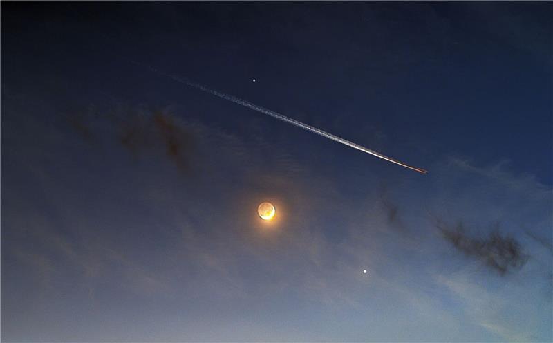 Blick auf die Planeten Venus und Jupiter am Abendhimmel.
