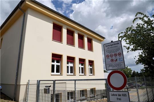 Blick auf die Schule der 13-Jährigen im brandenburgischen Altentreptow, die nach mutmaßlichem Drogenmissbrauch gestorben ist.