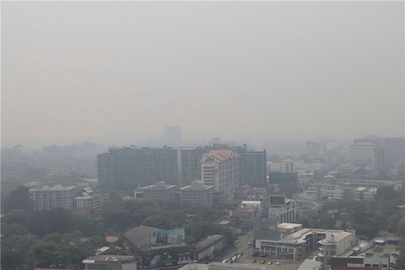 Giftiger Smog in Thailand: Sammelklage gegen den Premier Blick auf die Stadt Chiang Mai, über der dichter Smog hängt.