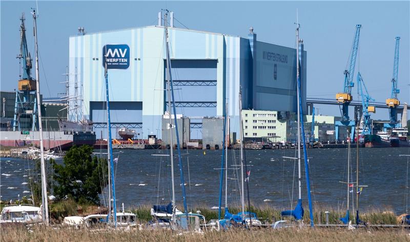 Schiffbauer von Fosen-Pleite in Norwegen nicht betroffen Blick auf die Werfthalle der Volkswerft.