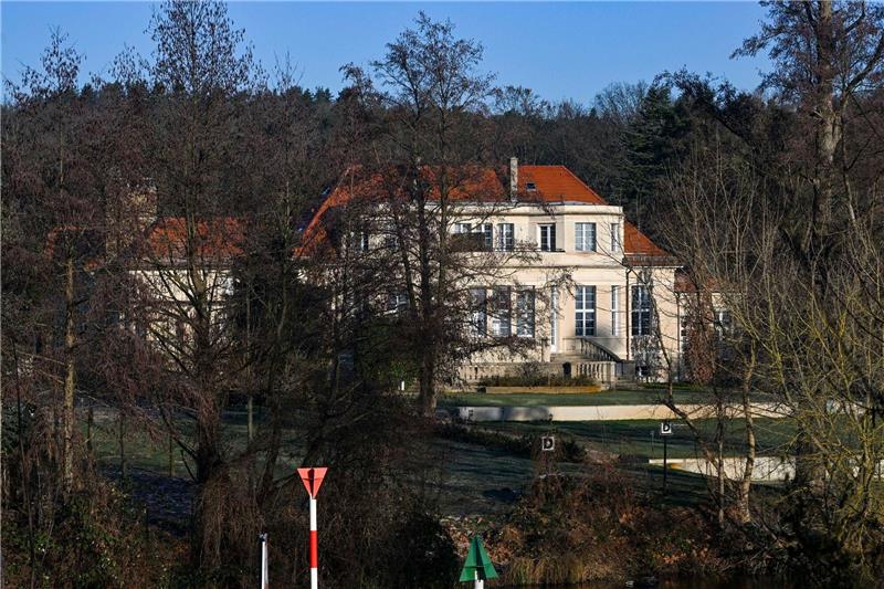 Auszeichnung für Theaterstück über Potsdamer Rechten-Treffen Blick auf ein Gästehaus in Potsdam, in dem AfD-Funktionäre sowie einzelne Mitglieder der CDU und der erzkonservativen Werteunion an einem Rechten-Treffen teilgenommen haben.