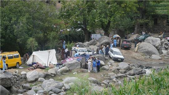 Blick auf ein provisorisches Notunterkunftslager nach dem Erdbeben in der afghanischen Provinz Kunar.