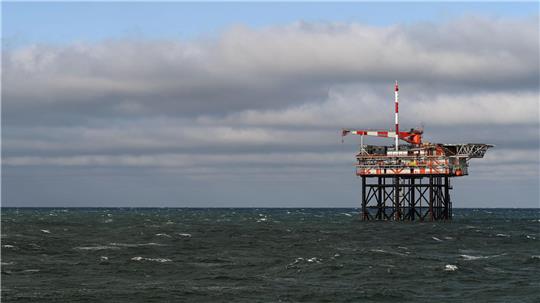 Blick auf eine Bohrinsel des niederländischen Unternehmens One-Dyas in der Nordsee. (Archivbild)