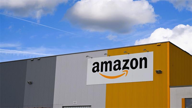 Blick auf eine Dortmunder Logistikhalle von Amazon. (Archivbild)
