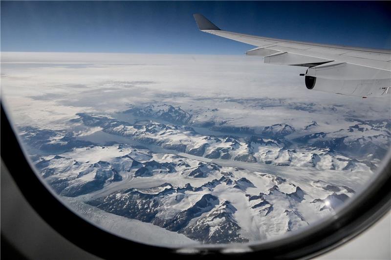 Grönland im September viel wärmer als üblich Blick auf eisbedeckte Fjorde und Berglandschaften auf Grönland.